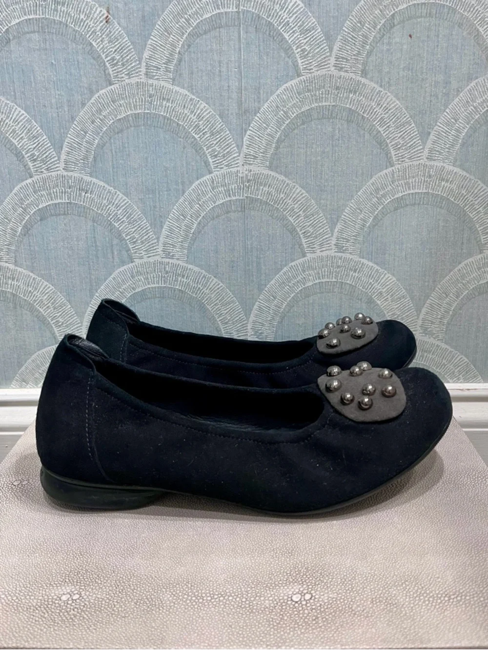 Sabrinas Shoes Black Suede Flats with Silver Embellishments, SZ EU 37‎ (6.5) EUC